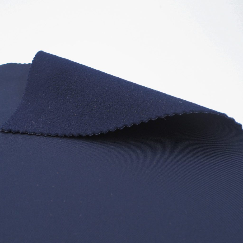 Tissu technique softshell disponible dans notre showroom textile à Lyon