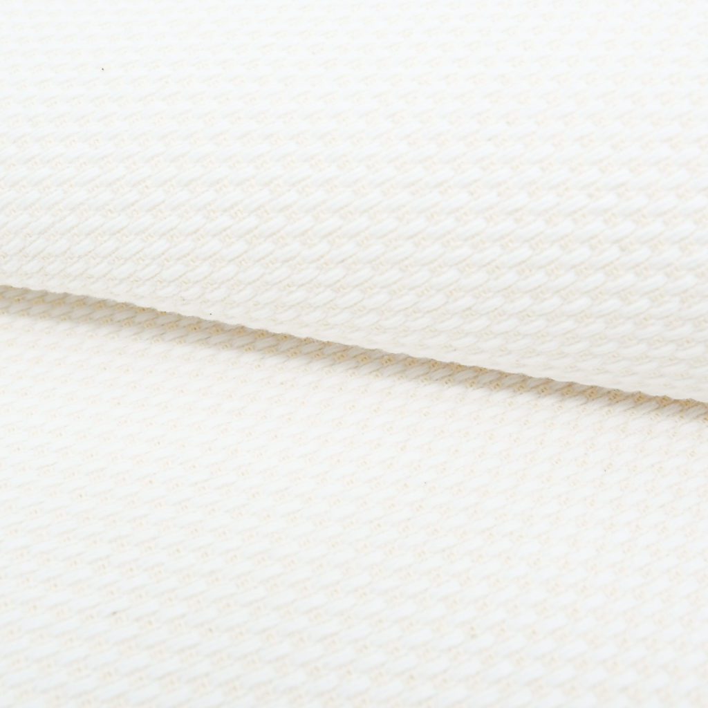 Tissu d'ameublement beige disponible dans notre showroom textile à Lyon